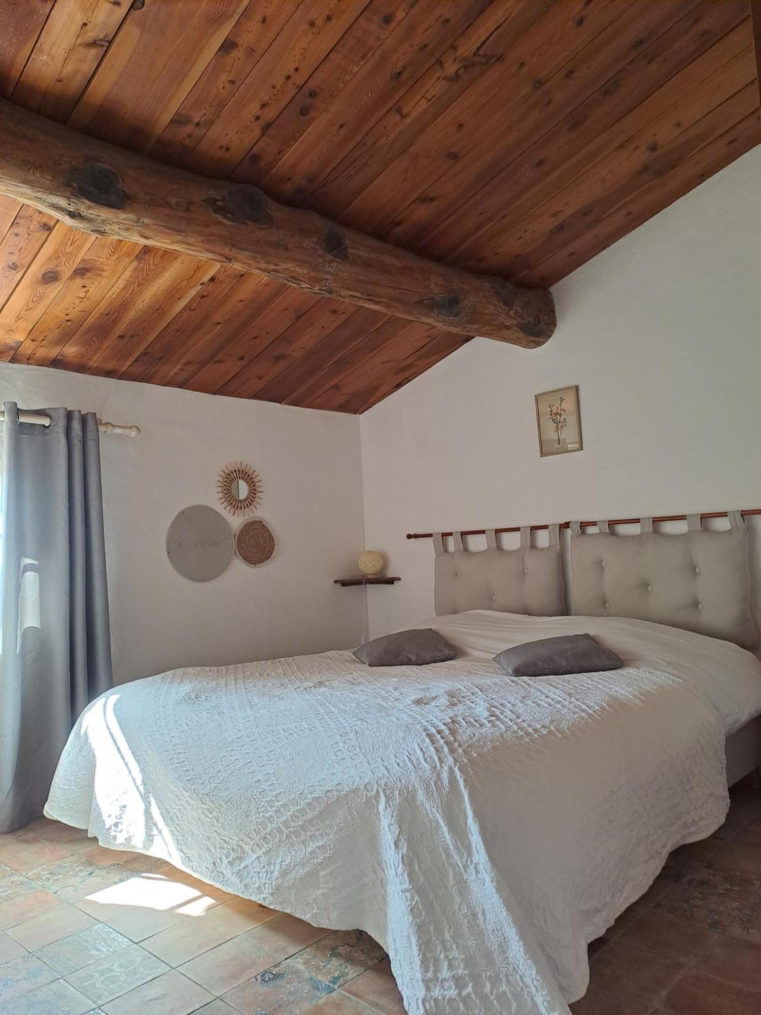 Bed and Breakfast Les Roses Tremieres Bargème Exterior foto