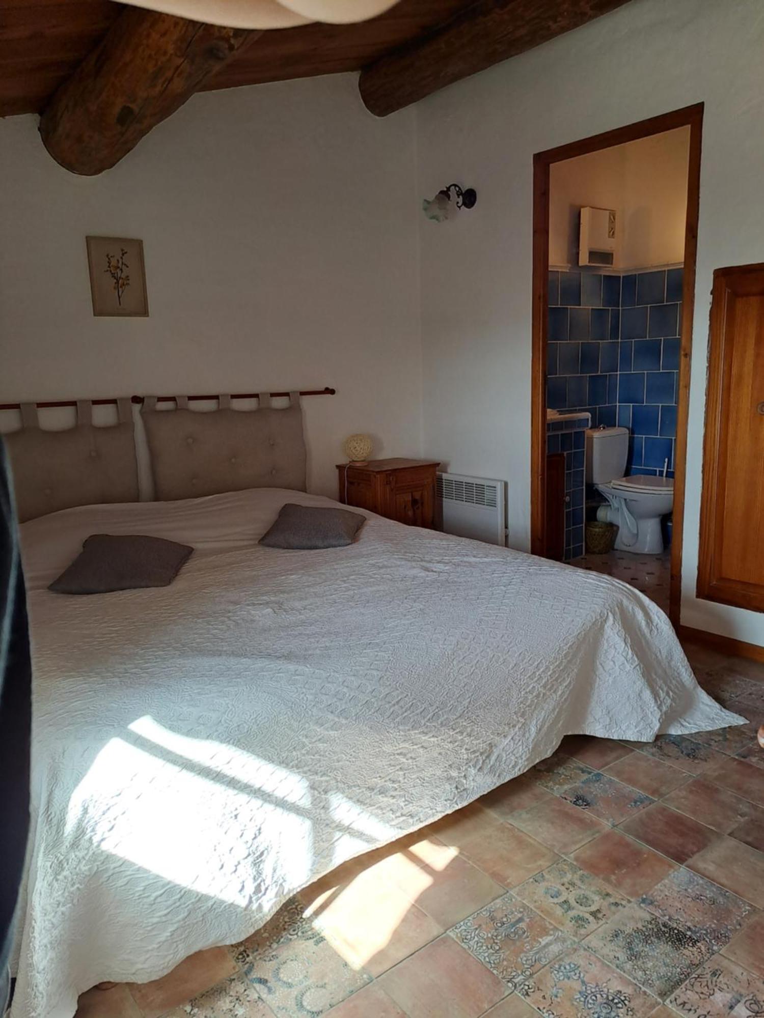 Bed and Breakfast Les Roses Tremieres Bargème Exterior foto