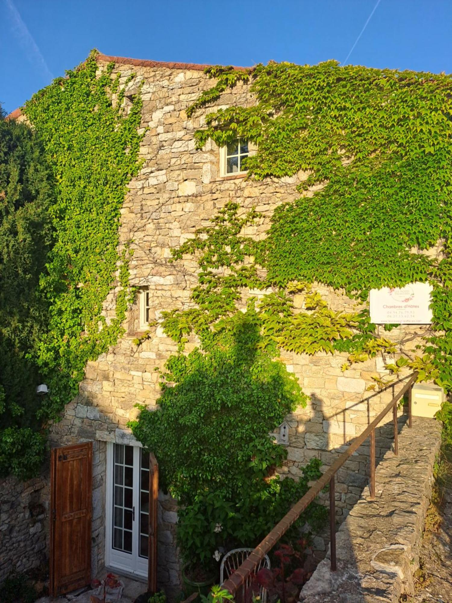 Bed and Breakfast Les Roses Tremieres Bargème Exterior foto